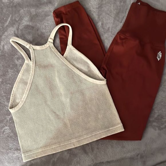 Free People Happiness Runs Tank & Free People Good Karma Leggings Set MSRP $108 - Picture 4 of 14